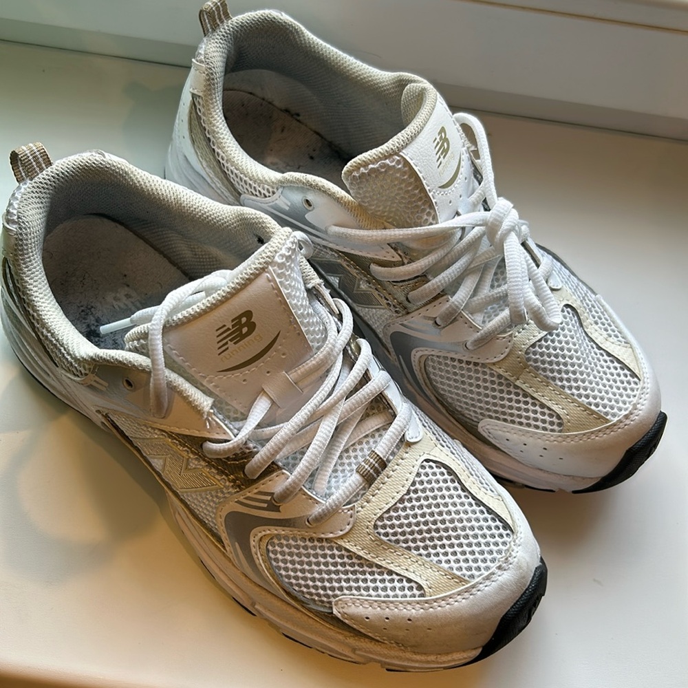 New Balance - White and tan, silver, gold